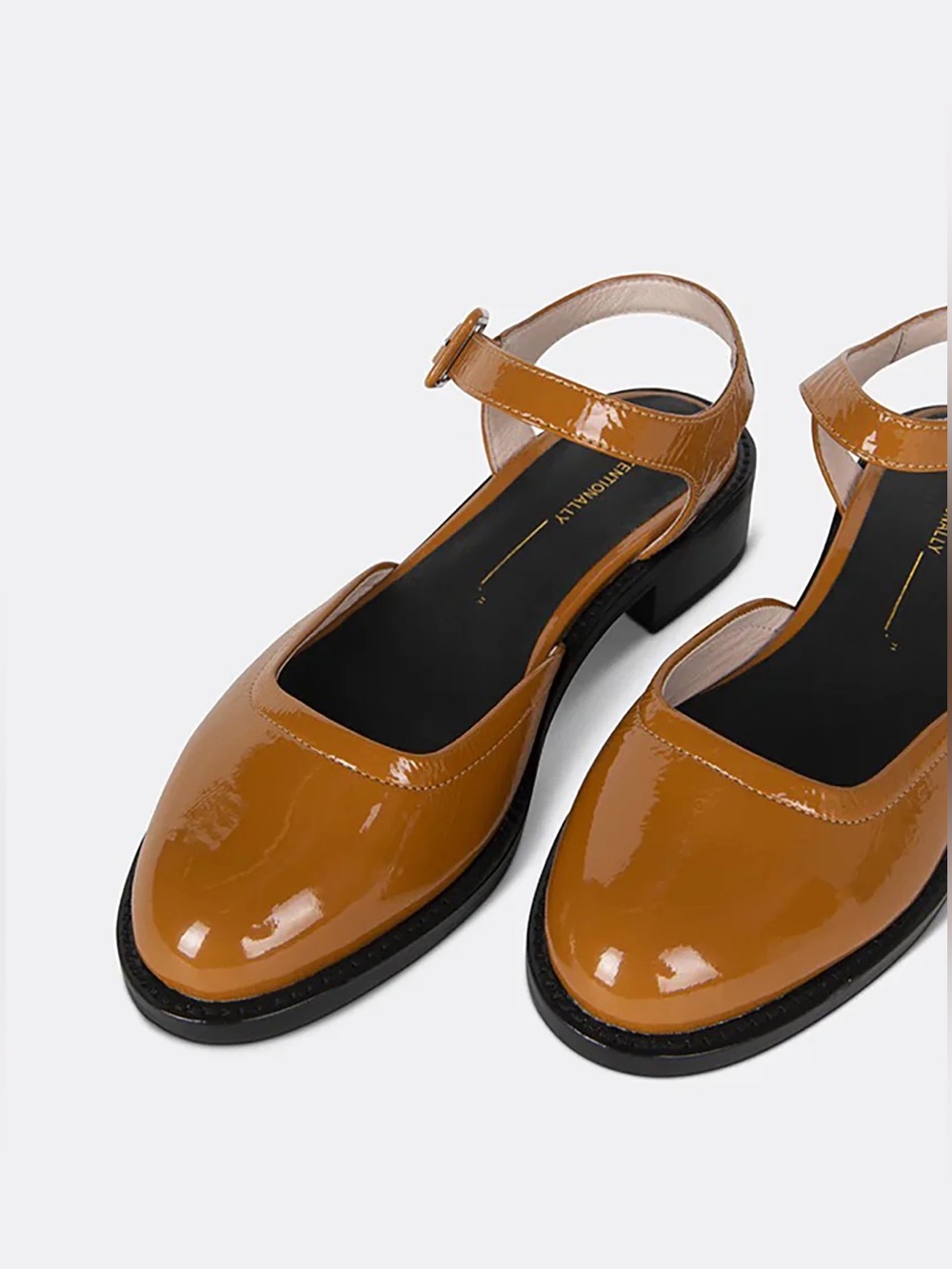 INTENTIONALLY BLANK butterscotch patent leather mary jane shoes / size 8